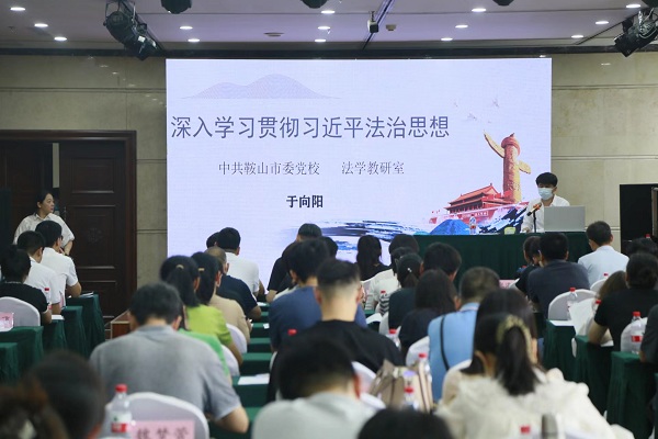 市委党校老师授课（第三张）.jpg